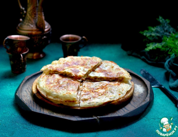 Безглютеновая лепешка с мясом и сыром