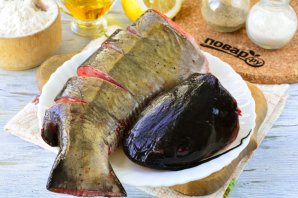 Сом жареный на сковороде