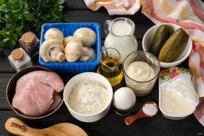 Мясной закусочный торт с грибами и маринованными огурцами Мясной закусочный торт с грибами и маринованными огурцами