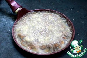 Безглютеновая лепешка с мясом и сыром
