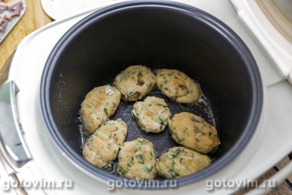 Котлеты из скумбрии с манкой (в мультиварке)