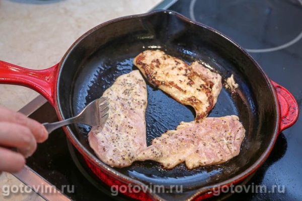 Куриные отбивные с горчицей и сметаной на сковороде Куриные отбивные с горчицей и сметаной на сковороде