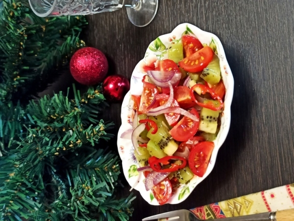 Салат "киви-помидор" Салат "киви-помидор"