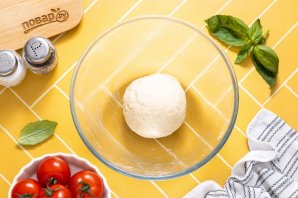 Пицца с помидорами