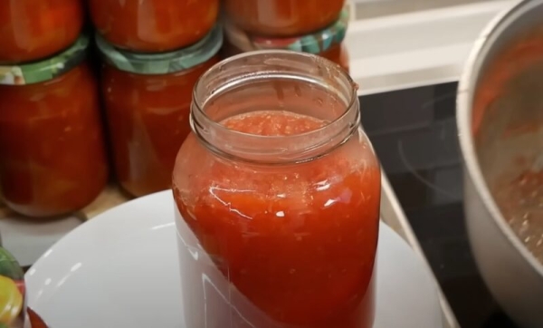 Помидоры, которые тают во рту: уникальный рецепт без воды, уксуса и сахара. Быстрая и вкусная консервация на зиму! Помидоры, которые тают во рту: уникальный рецепт без воды, уксуса и сахара. Быстрая и вкусная консервация на зиму!