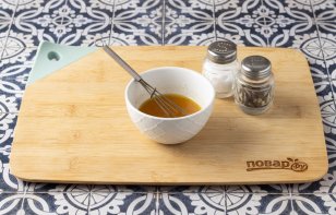 Салат с морковью, сельдереем и изюмом Салат с морковью, сельдереем и изюмом