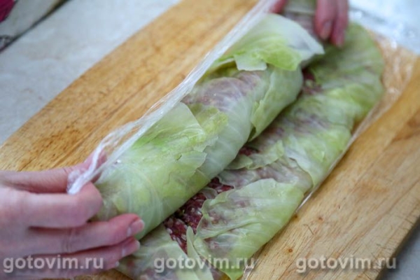 Рулет из капусты с фаршем и рисом (в пакете для запекания) Рулет из капусты с фаршем и рисом (в пакете для запекания)