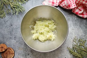 Фарш с кабачком и чесноком Фарш с кабачком и чесноком