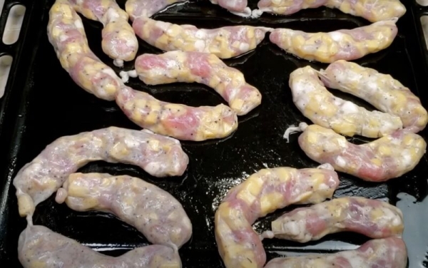 Румяные колбаски из картофеля и мяса: секрет хрустящей корочки и нежной начинки, которая тает во рту Румяные колбаски из картофеля и мяса: секрет хрустящей корочки и нежной начинки, которая тает во рту