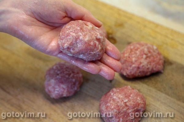 Булочка-плетенка с котлетой