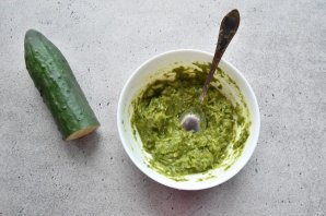 Пицца с соусом песто и яйцом Пицца с соусом песто и яйцом