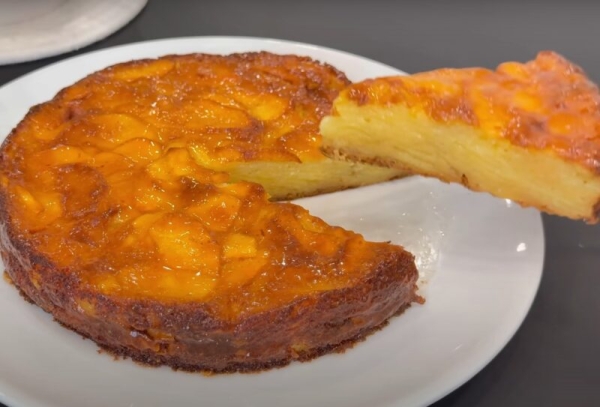 Много яблок, мало сахара и мало муки: пирог, который пахнет осенью и выглядит как из кондитерской Много яблок, мало сахара и мало муки: пирог, который пахнет осенью и выглядит как из кондитерской