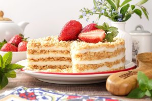 Торт из песочной крошки со сметанным кремом Торт из песочной крошки со сметанным кремом