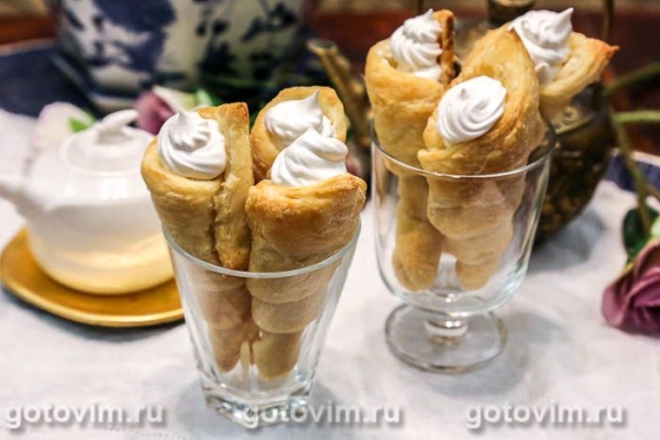 Слоеные трубочки с белковым кремом Слоеные трубочки с белковым кремом