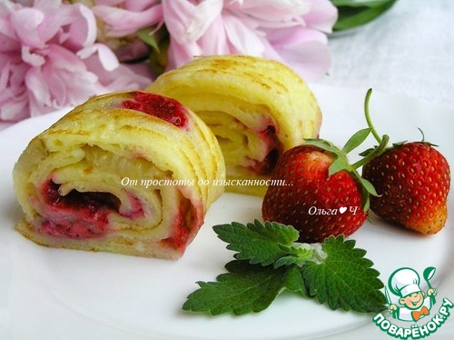 Блинные роллы с бананом и клубникой Блинные роллы с бананом и клубникой