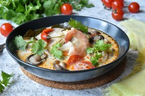 "Том Ям" с креветками и рыбой