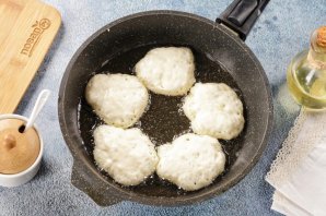 Дрожжевые оладушки на кефире