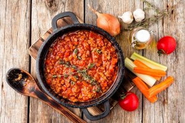 Соус «Болоньезе» с куриным фаршем и плавленым сыром Соус «Болоньезе» с куриным фаршем и плавленым сыром