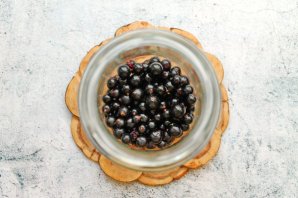 Компот из шиповника и черной смородины на зиму Компот из шиповника и черной смородины на зиму