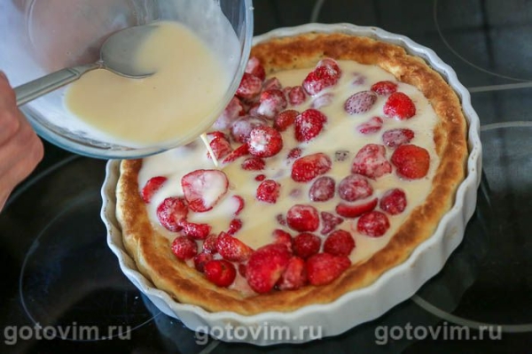 Пирог с клубникой и сметаной Пирог с клубникой и сметаной