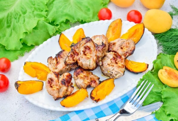 Шашлык из свинины с абрикосами Шашлык из свинины с абрикосами