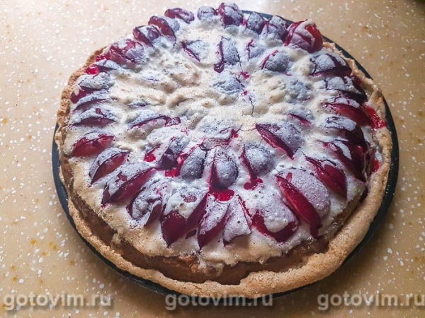 Пирог со сливами и безе Пирог со сливами и безе