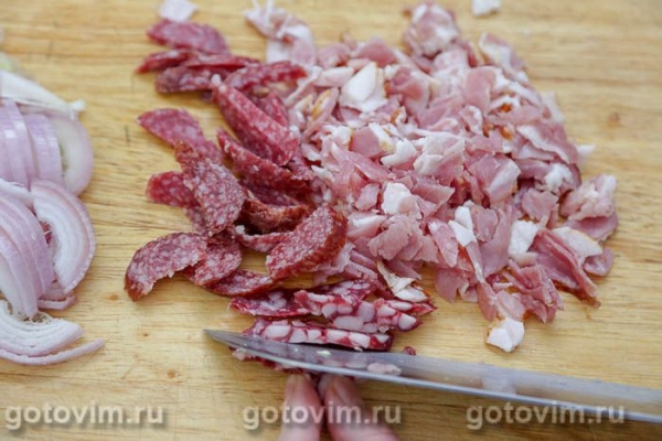Паэлья с креветками, копченостями и зеленым горошком в мультиварке