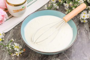 Торт из печенья с кремом из сметаны и сгущёнки Торт из печенья с кремом из сметаны и сгущёнки