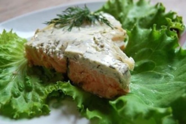 Филе семги с картофелем под сметанным соусом в духовке Филе семги с картофелем под сметанным соусом в духовке