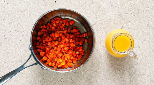 Салат со слабосоленым лососем, айсбергом и заправкой из облепихи, пошаговый рецепт с фото Салат со слабосоленым лососем, айсбергом и заправкой из облепихи, пошаговый рецепт с фото