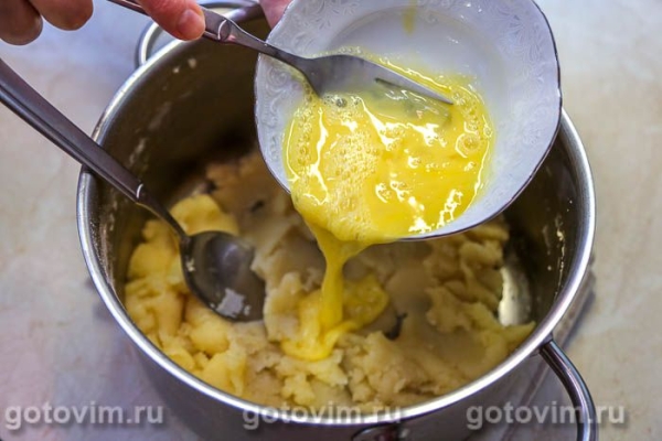 Рулет Карпатка из заварного теста с кремом и джемом