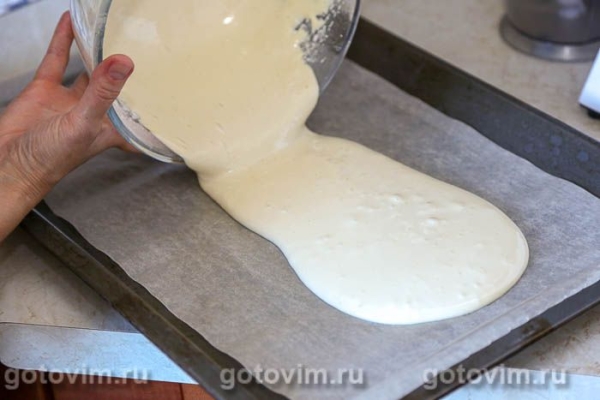 Бисквитный рулет с баварским кремом с земляникой