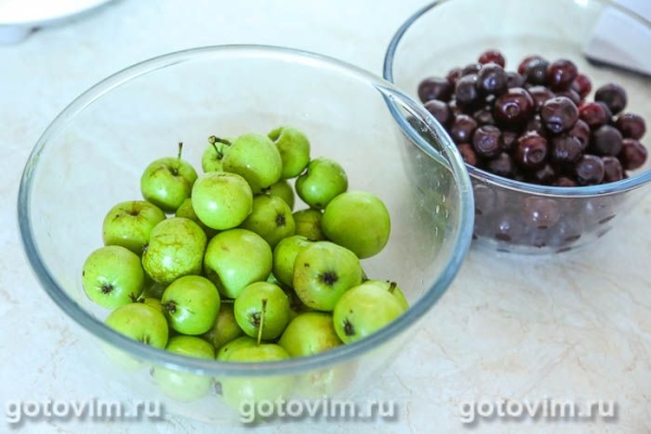 Компот из зеленых яблок с вишней Компот из зеленых яблок с вишней