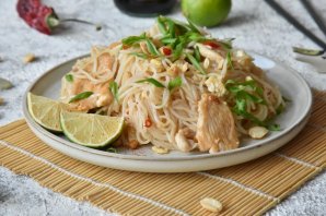 Рисовая жареная лапша "Пад Тай" Рисовая жареная лапша "Пад Тай"