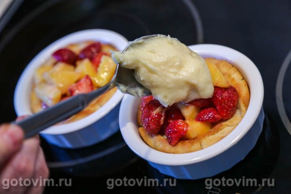 Тарт с клубникой и манго и с заварным кремом Тарт с клубникой и манго и с заварным кремом