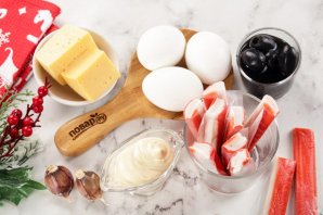 Салат "Рафаэлло" с крабовыми палочками