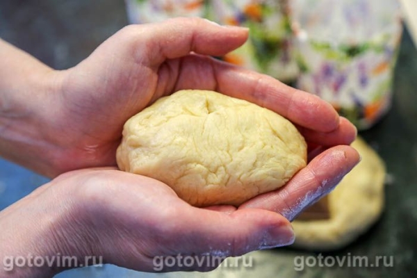 Кулич с изюмом и шоколадной начинкой Кулич с изюмом и шоколадной начинкой