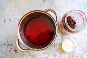 Компот из шиповника и черной смородины на зиму Компот из шиповника и черной смородины на зиму