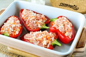 Фаршированные перцы в духовке половинками с сыром Фаршированные перцы в духовке половинками с сыром