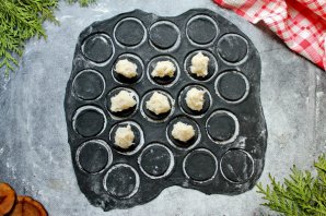 Черные пельмени Черные пельмени