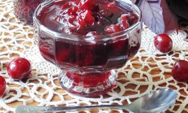 Варенье из замороженной вишни с имбирем Варенье из замороженной вишни с имбирем