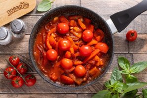 Рататуй с картошкой на сковороде