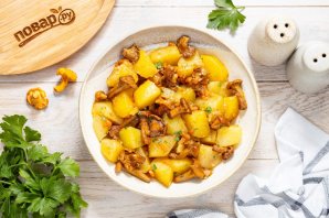 Тушеная картошка с лисичками Тушеная картошка с лисичками