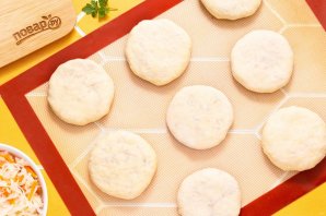 Пирожки с квашеной капустой Пирожки с квашеной капустой