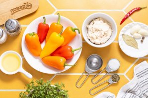 Маринованные мини-перцы с сыром Маринованные мини-перцы с сыром