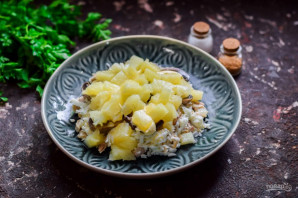 Салат "Подсолнух" с ананасами