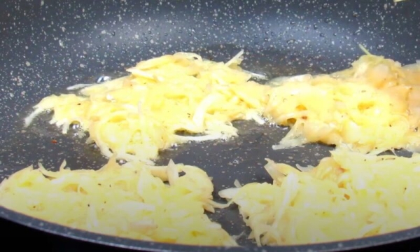 Капустные оладьи на каждый день. Простой рецепт: вкусно и недорого Капустные оладьи на каждый день. Простой рецепт: вкусно и недорого