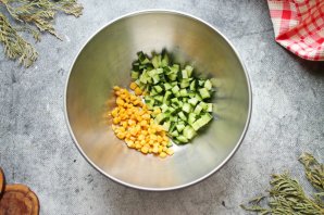 Салат с треской и кукурузой Салат с треской и кукурузой