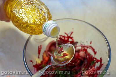 Салат из маринованной свеклы с сельдью