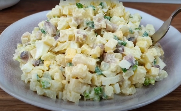 Салат, который я готовлю каждые выходные. Нежнейшая селедка и яйца: невероятно вкусное сочетание